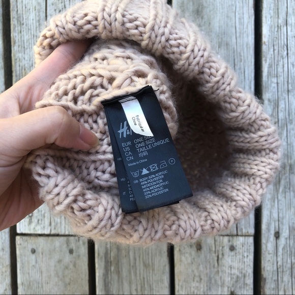 🥳FREE W PURCHASE🥳 H&M toque - Picture 3 of 3